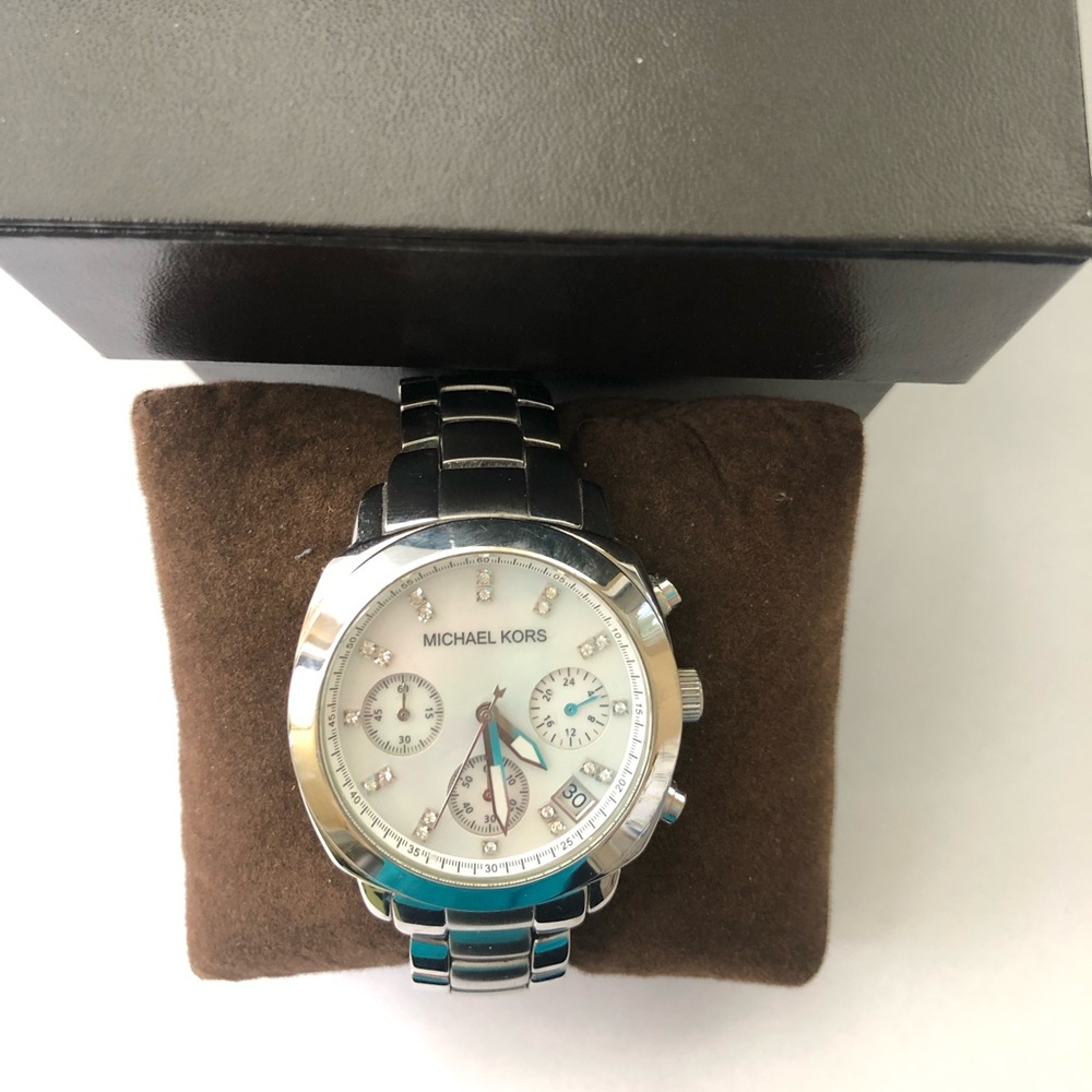 EUC Michael Kors Watch MK 5092 silver mother pearl